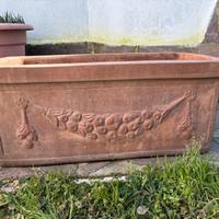 Vaso fioriera festonata in terracotta