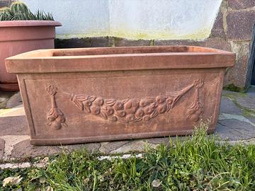 Vaso fioriera festonata in terracotta