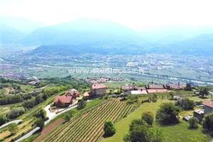 Terreno di 1400 m² a Isera