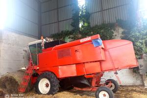 mietitrebbia laverda  m132