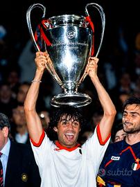 fotografia Maldini alza la 🏆 campioni  nel 1994