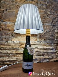 Lampada da tavolo bottiglia Ferrari Brut