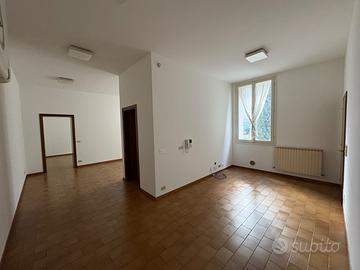 Luminoso ufficio/studio - centro storico