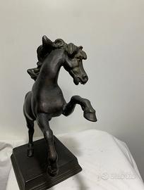 Scultura in bronzo cavallo