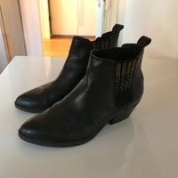 Guess Stivaletti Neri in pelle