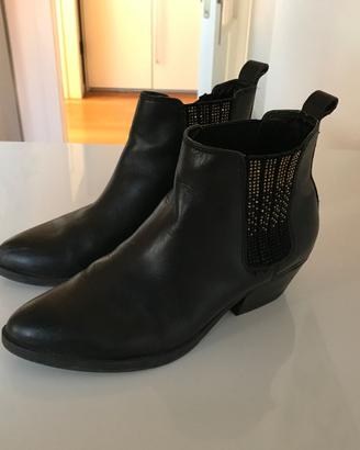 Guess Stivaletti Neri in pelle