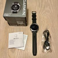 Garmin Fenix 7 smartwatch mai acceso o indossato