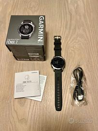 Garmin Fenix 7 smartwatch mai acceso o indossato