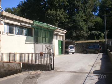 Fondo in zona artigianale