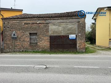 Magazzino con annesso recupero attrezzi da ristrut