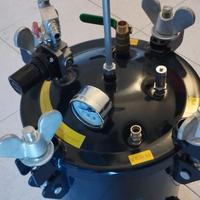 Serbatoio a pressione per vernice e resina