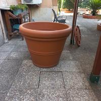 Vaso in resina  da giardino