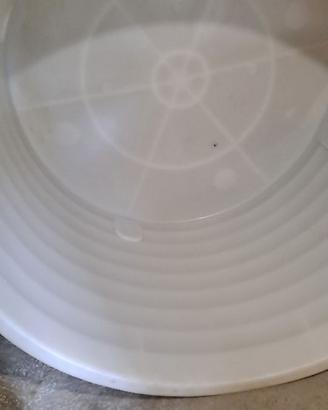 contenitore in plastica bianca per vino o liquidi