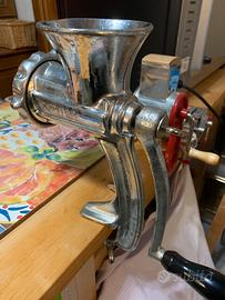 Trittacarne in ghisa Jupiter