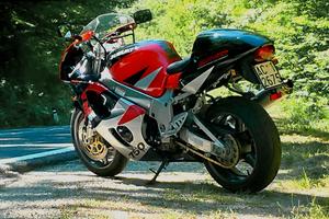 Suzuki GSX R750 SRAD