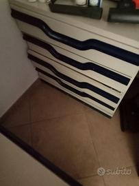 Mobiletto in legno verniciato