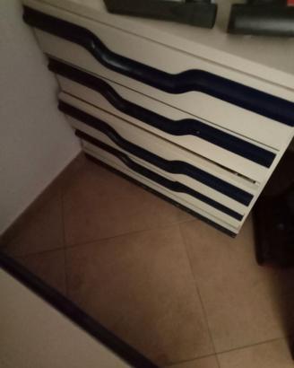 Mobiletto in legno verniciato