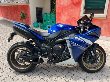 Yamaha R1 scoppi irregolari 2009