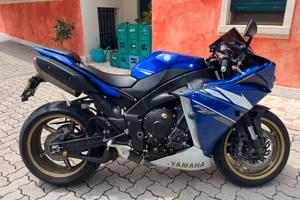 Yamaha R1 scoppi irregolari 2009