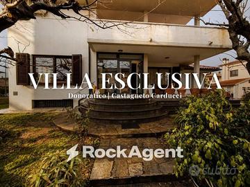 Villa di 359 m² con più di 5 locali e box auto a C