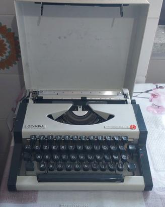 Macchina da Scrivere Olympia Traveller De Luxe