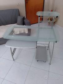 scrivania studio scuola  con sedia