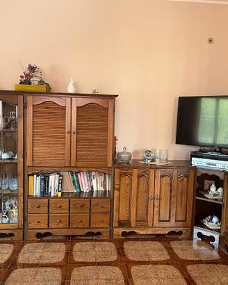 Sala da pranzo in rovere con cristalliera