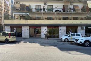NEGOZIO A NAPOLI