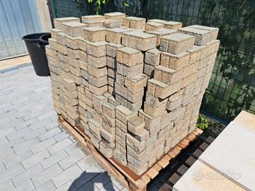 Autobloccanti ( 9 mtq. )