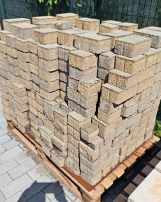 Autobloccanti ( 9 mtq. )