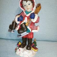 Statuina natalizia sciatrice pattinatrice