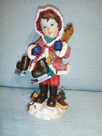 Statuina natalizia sciatrice pattinatrice