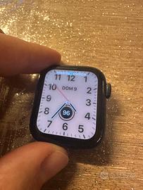 Apple  Watch SE 2ª generazione - polso fenninile