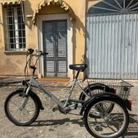 Triciclo Rossignoli con cestino posteriore