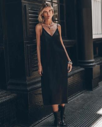 vestito nero scollo a V