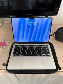 Macbook M3 13” 2024