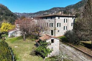 Villa di 540 m² con più di 5 locali e box auto a P