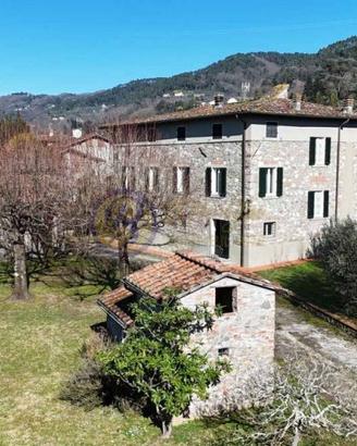 Villa di 540 m² con più di 5 locali e box auto a P