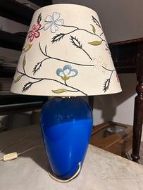Lampada da tavolo ricamata