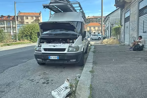 FORD TRANSIT CON TENDA SEMI AUTOMATICA