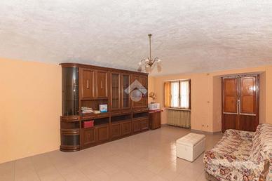 CASA SEMINDIPENDENTE A CIRIÈ