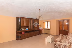 CASA SEMINDIPENDENTE A CIRIÈ