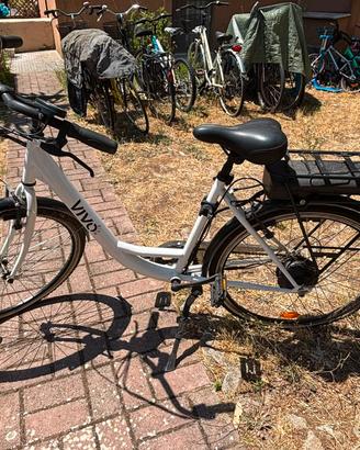 Vivobike VC26G bianca con batteria nuova