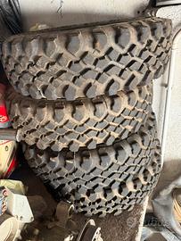 Gomme tassellate con cerchi panda 4x4