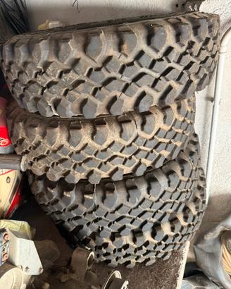 Gomme tassellate con cerchi panda 4x4