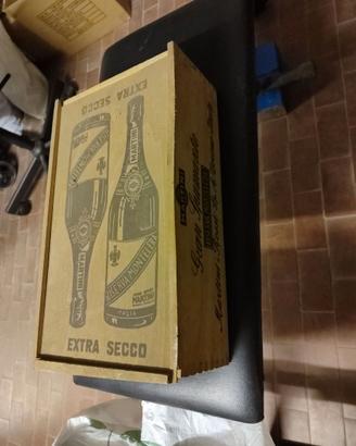 Cassetta di legno Vintage della Martini e Rossi