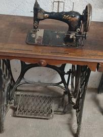 vecchia macchina da cucire d'epoca junker ruh