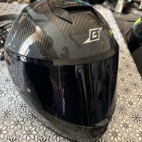 Casco integrale in carbonio
