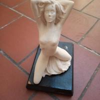 Scultura Donna Nudo in Porcellana