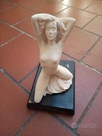 Scultura Donna Nudo in Porcellana